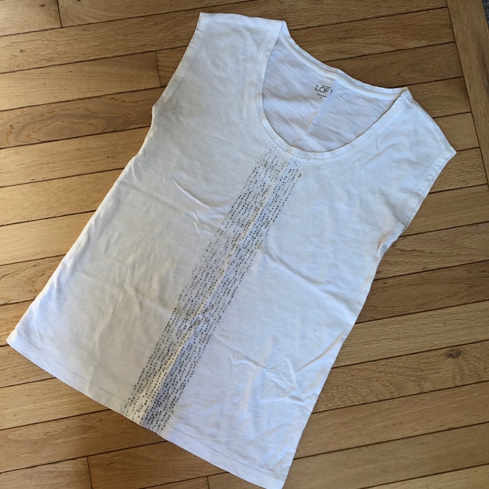 Ann Taylor Loft white T with sparkle Size S